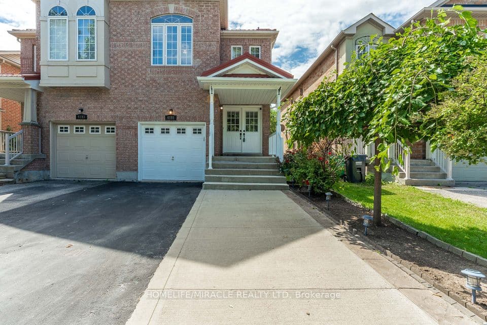 4191 Goldenrod Crescent, Mississauga, ON L5V 3C2 – photo 2