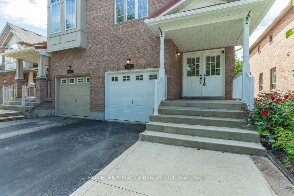 4191 Goldenrod Crescent, Mississauga, ON L5V 3C2 – photo 3