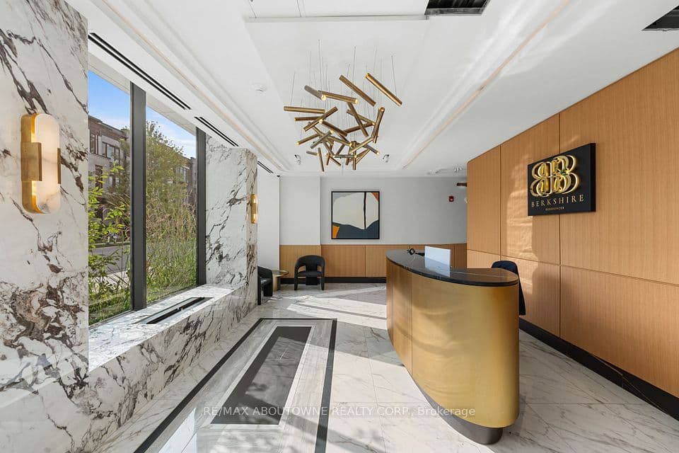 123 Maurice Drive 214, Oakville, ON L6K 2W6 – photo 3