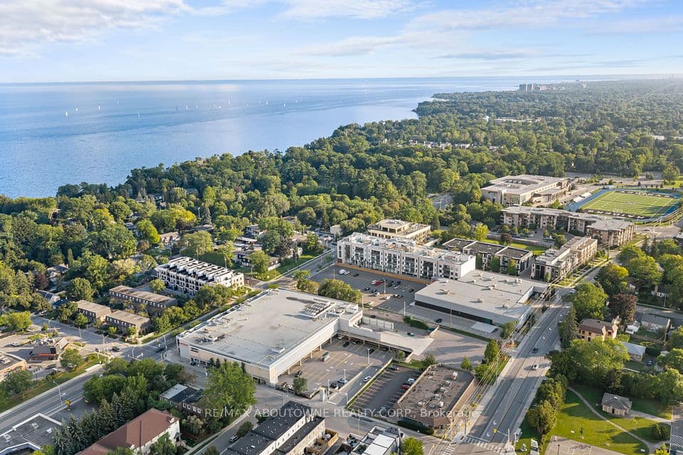 123 Maurice Drive 214, Oakville, ON L6K 2W6 – photo 2