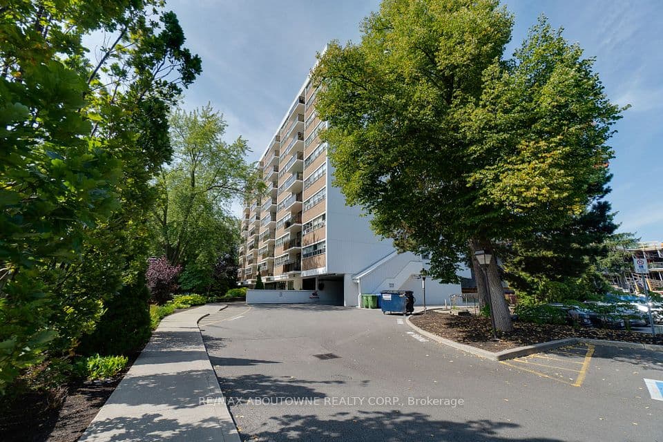 212 Kerr Street 507, Oakville, ON L6K 3B1 – main photo