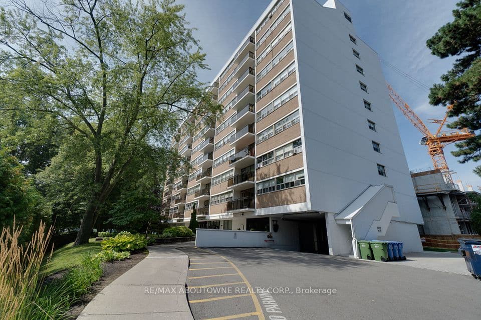 212 Kerr Street 507, Oakville, ON L6K 3B1 – photo 2