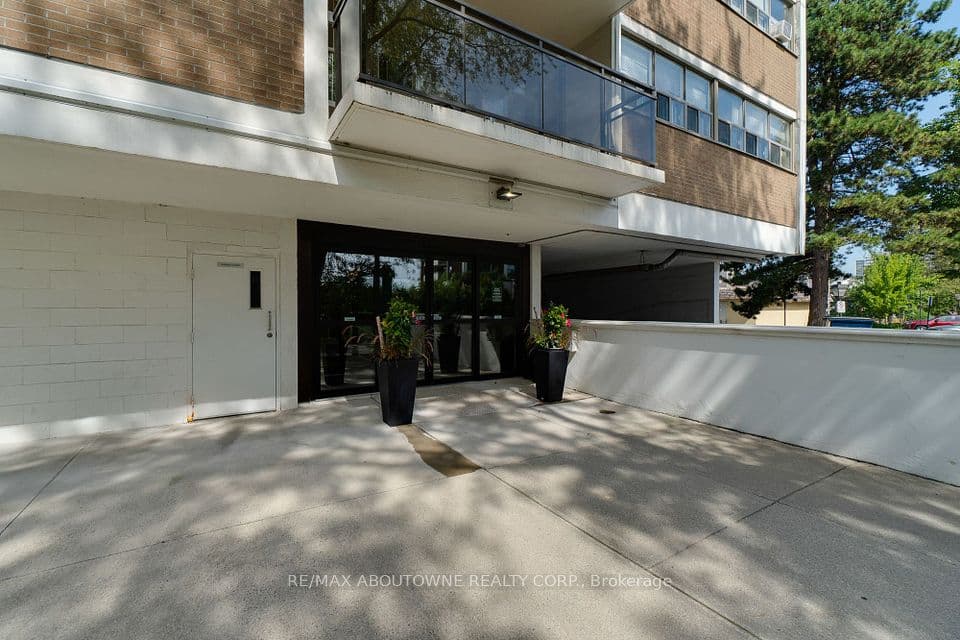 212 Kerr Street 507, Oakville, ON L6K 3B1 – photo 3