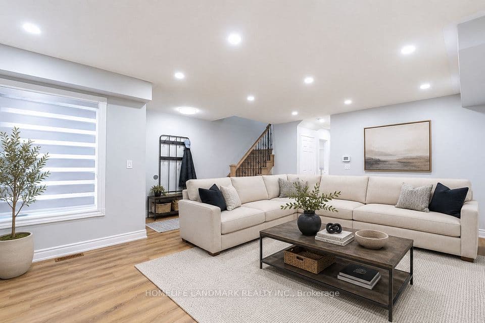 1192 Prestonwood Crescent, Mississauga, ON L5V 2V3 – photo 3