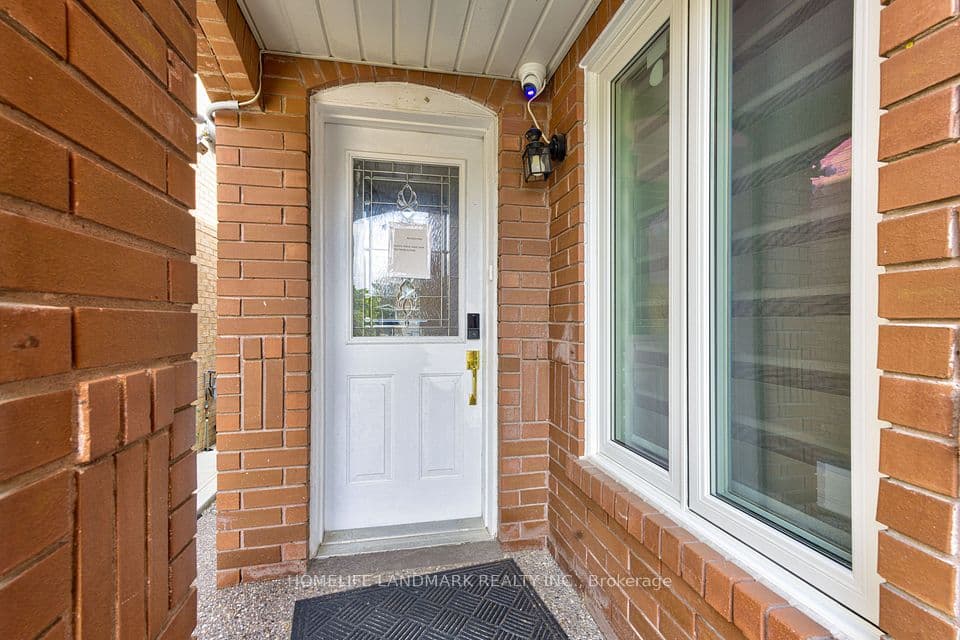 1192 Prestonwood Crescent, Mississauga, ON L5V 2V3 – photo 2