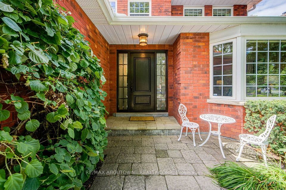 1511 Stoneybrook Trail, Oakville, ON L6M 2R4 – photo 3