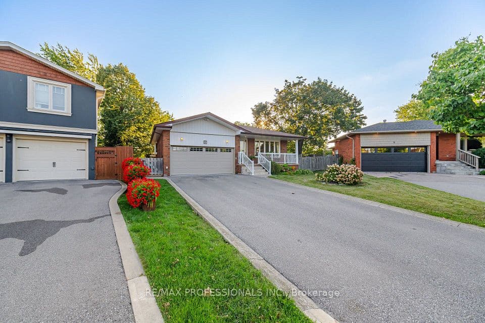 10 Hopedale Court, Mississauga, ON L5M 2E9 – main photo