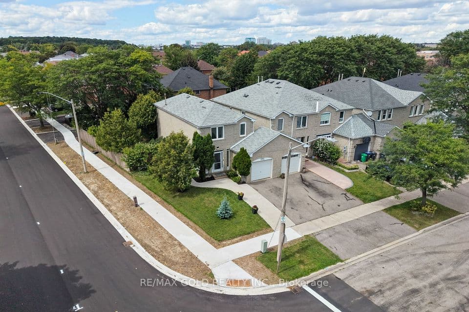 391 Assiniboine Trail, Mississauga, ON L5R 2E6 – photo 3