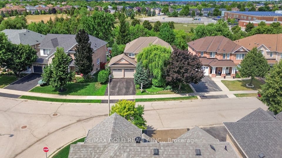 40 Maldives Crescent, Brampton, ON L6P 1L3 – photo 2