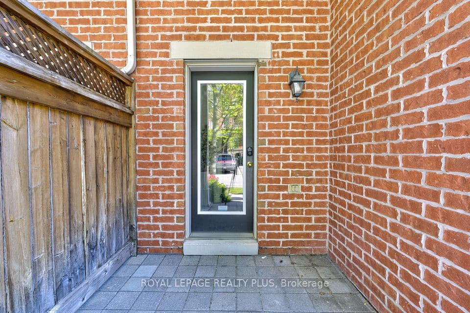 5750 Tosca Drive 1, Mississauga, ON L5M 0P7 – photo 2