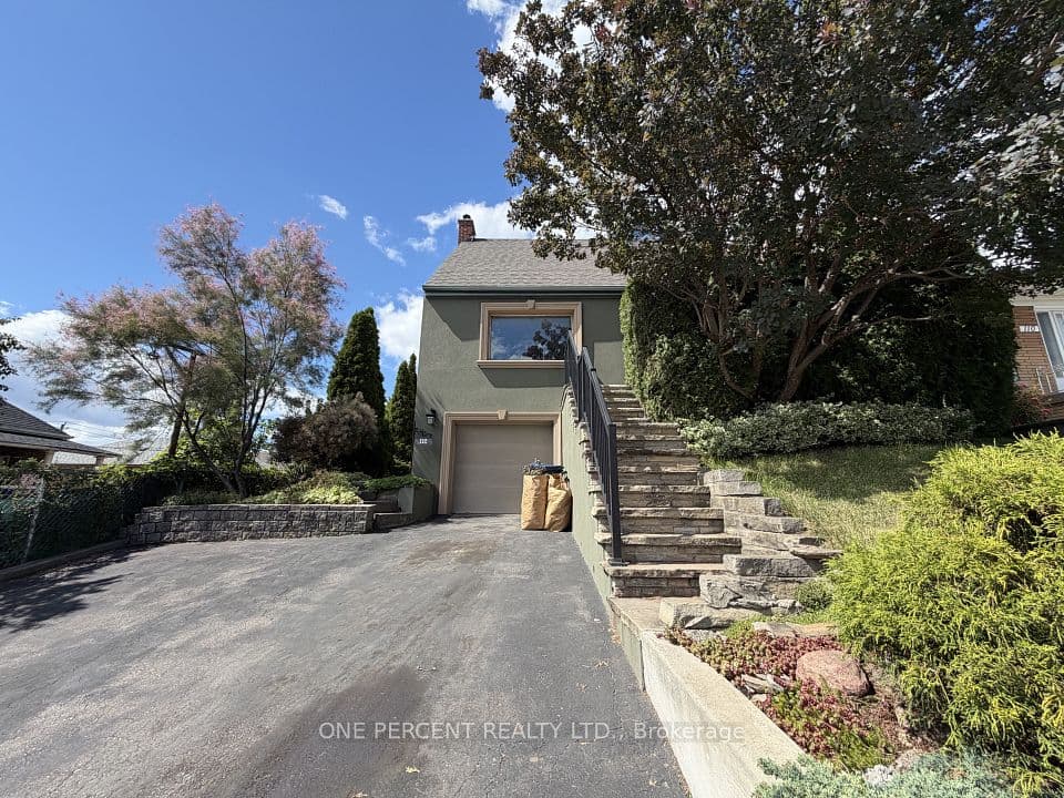 112 Yore Road, Toronto, ON M6M 1X1 – main photo