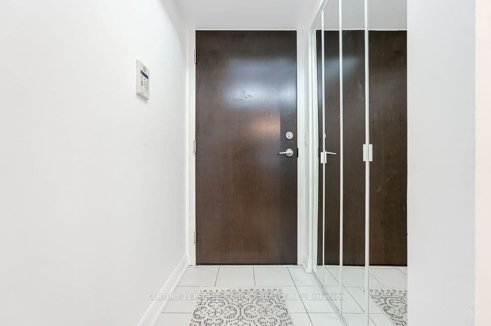 215 Sherway Gardens Road 2005, Toronto, ON M9C 0A5 – photo 3