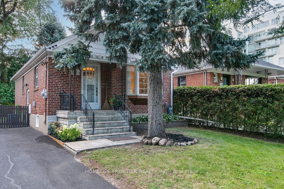 132 Wesley Street, Toronto, ON M8Y 2X1 – main photo