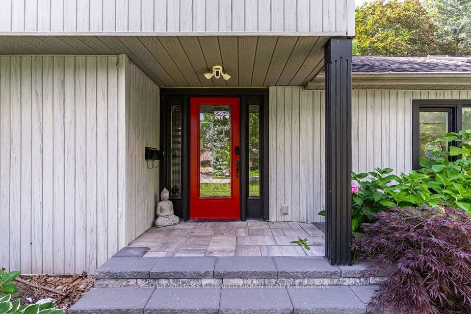 876 Parkland Avenue, Mississauga, ON L5H 3H1 – photo 2