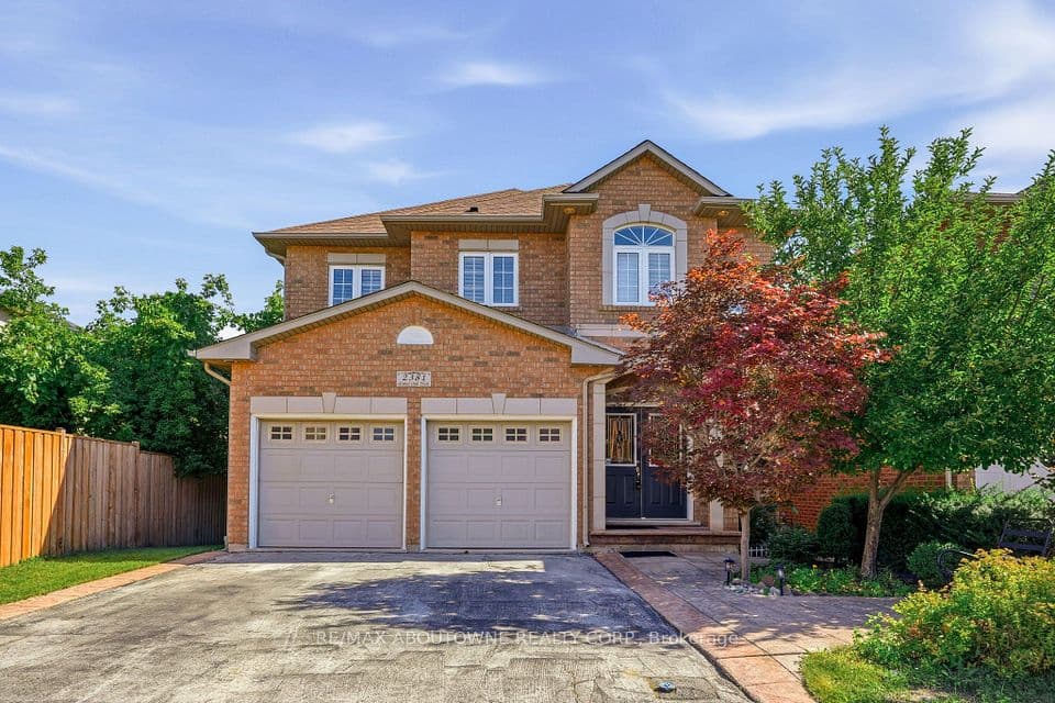 2381 Grand Oak Trail, Oakville, ON L6M 4V4 – main photo