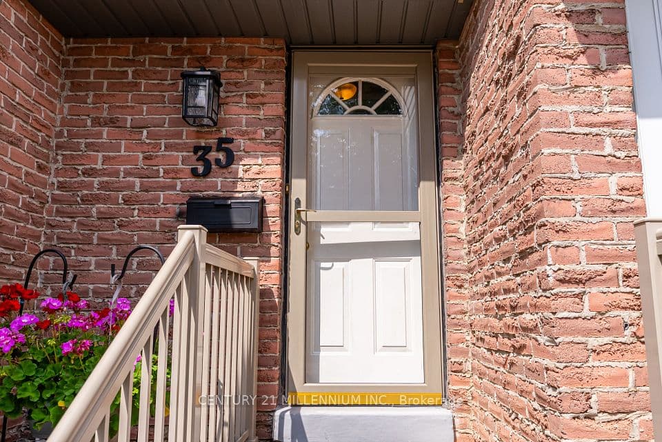 35 Tara Park Crescent, Brampton, ON L6V 3E3 – photo 3