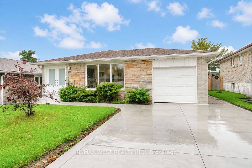 765 Dodsworth Crescent, Mississauga, ON L4Y 2H8 – main photo