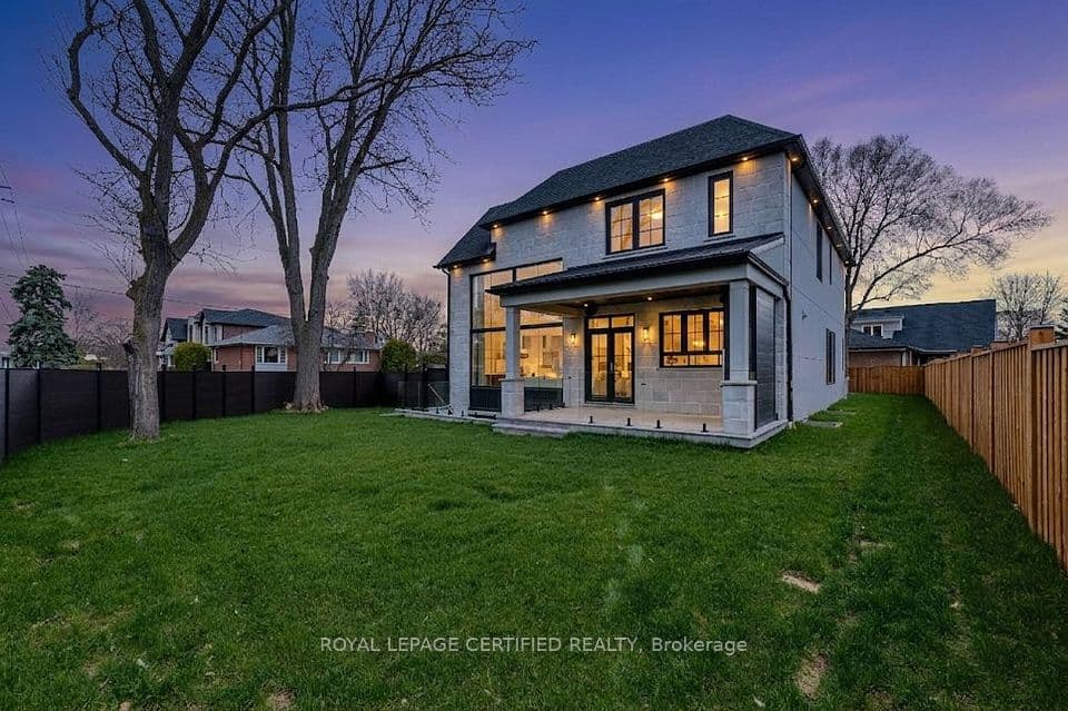 1404 Waverly Avenue SW, Oakville, ON L6L 2S3 – photo 2