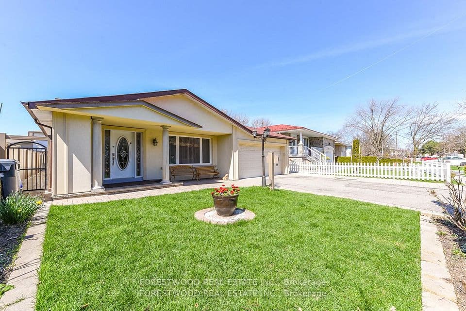 571 Silver Creek Boulevard, Mississauga, ON L5A 2B6 – main photo