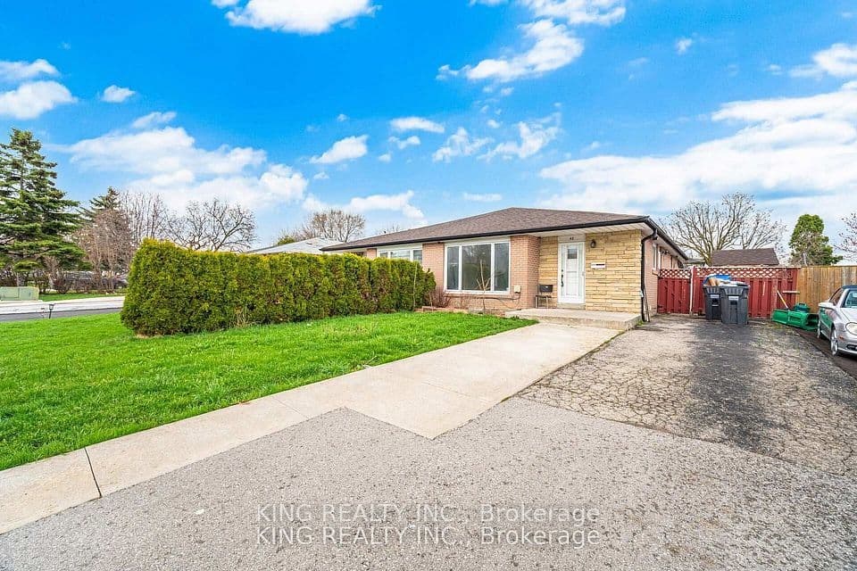 42 Flamingo Crescent, Brampton, ON L6T 2G5 – photo 2