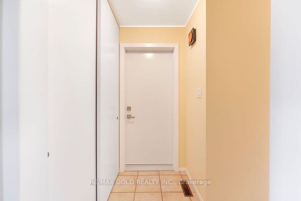 29 Carberry Crescent, Brampton, ON L6V 2G1 – photo 3