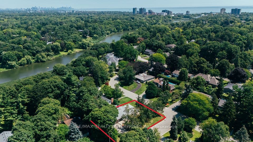 551 Cochise Crescent, Mississauga, ON L5H 1Y3 – photo 3