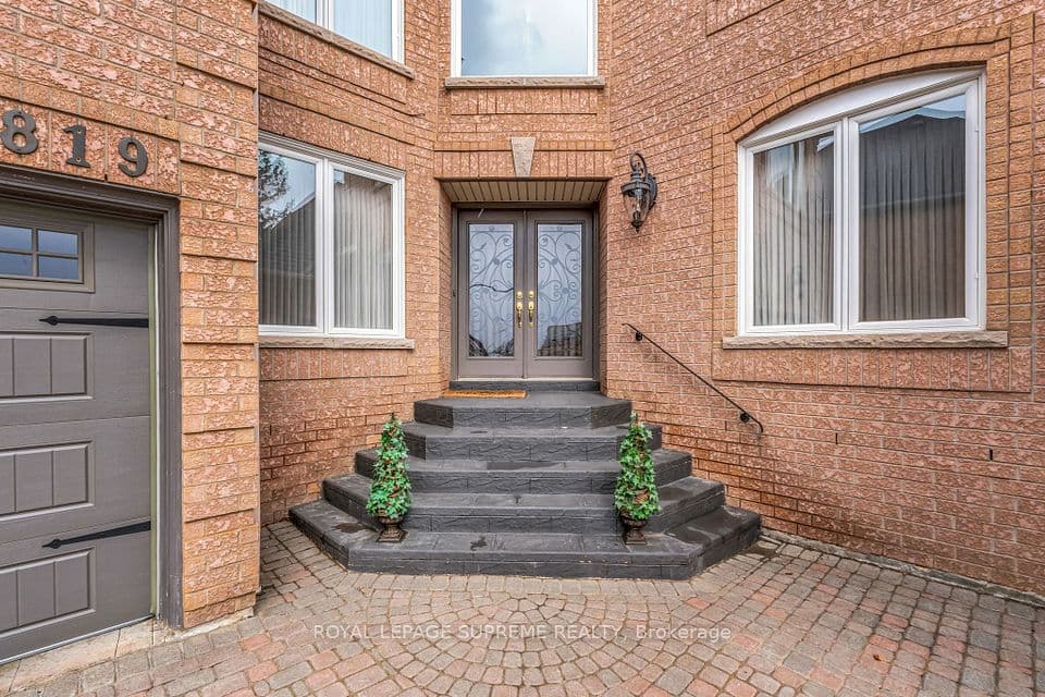 2819 Duncairn Drive, Mississauga, ON L5M 5C6 – photo 2