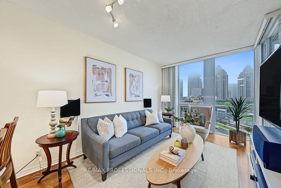 3939 Duke Of York Boulevard 801, Mississauga, ON L5B 4N2 – main photo
