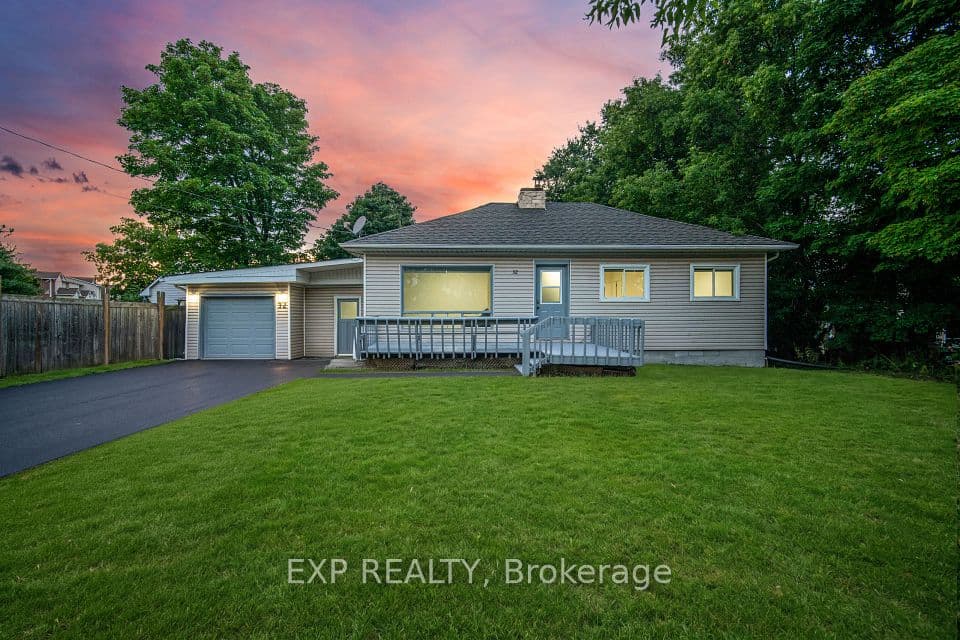 32 Maple Avenue E, Halton Hills, ON L7G 5M2 – main photo
