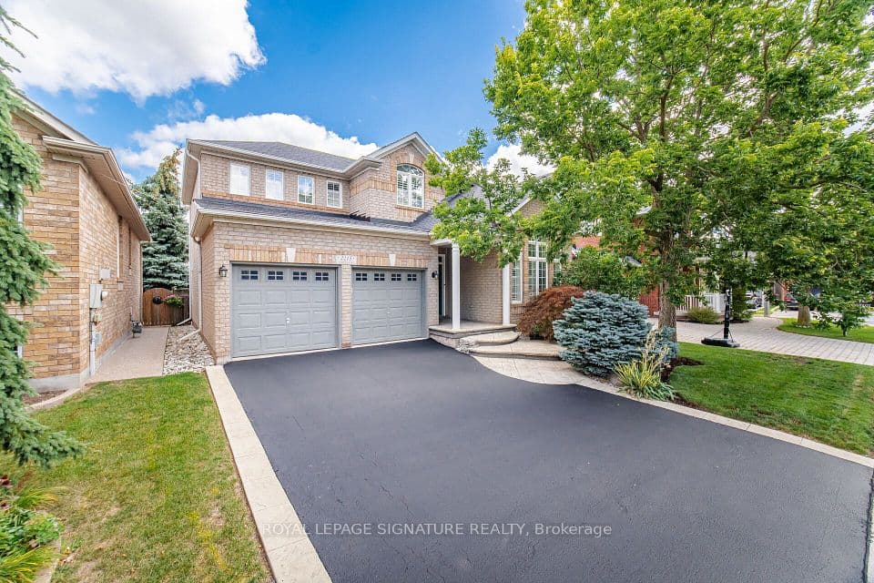 2215 Lapsley Crescent, Oakville, ON L6M 4V2 – main photo