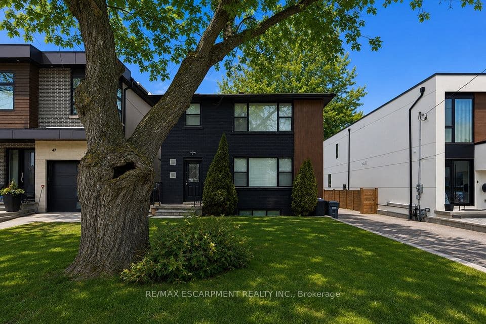 43 Broadview Avenue, Mississauga, ON L5H 2S8 – photo 2