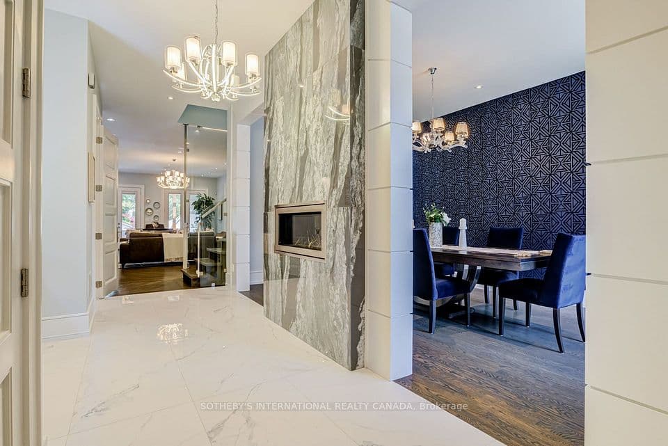 29 Oakwood Avenue S, Mississauga, ON L5G 3L2 – photo 3