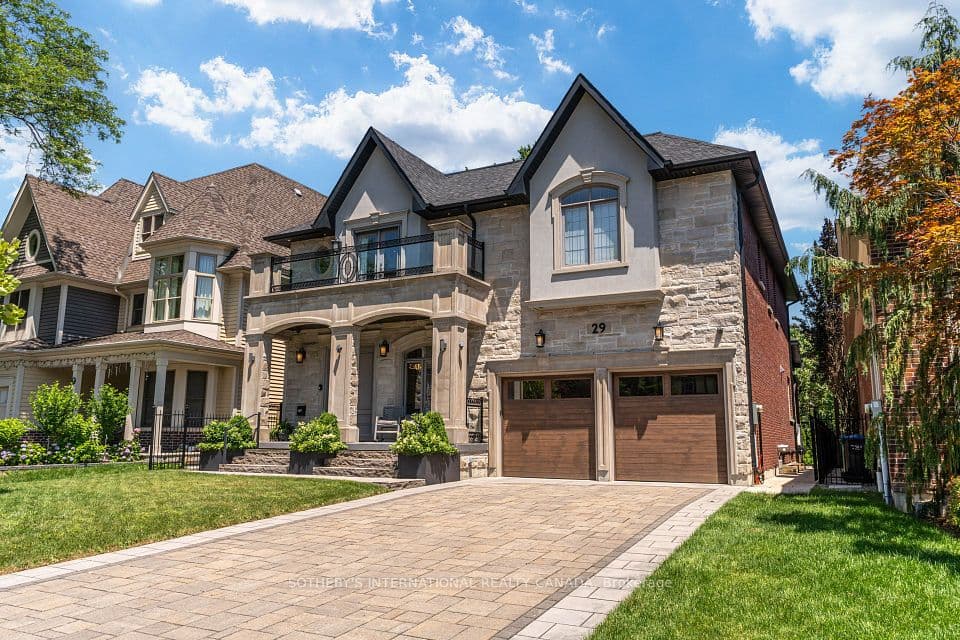 29 Oakwood Avenue S, Mississauga, ON L5G 3L2 – photo 2
