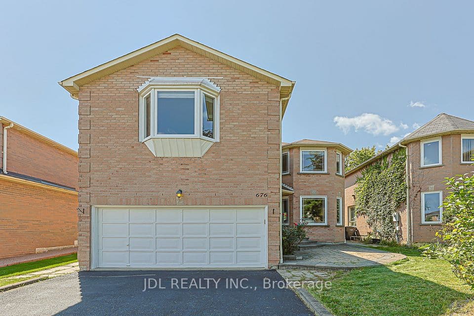 676 Ceremonial Drive, Mississauga, ON L5R 3H9 – photo 2