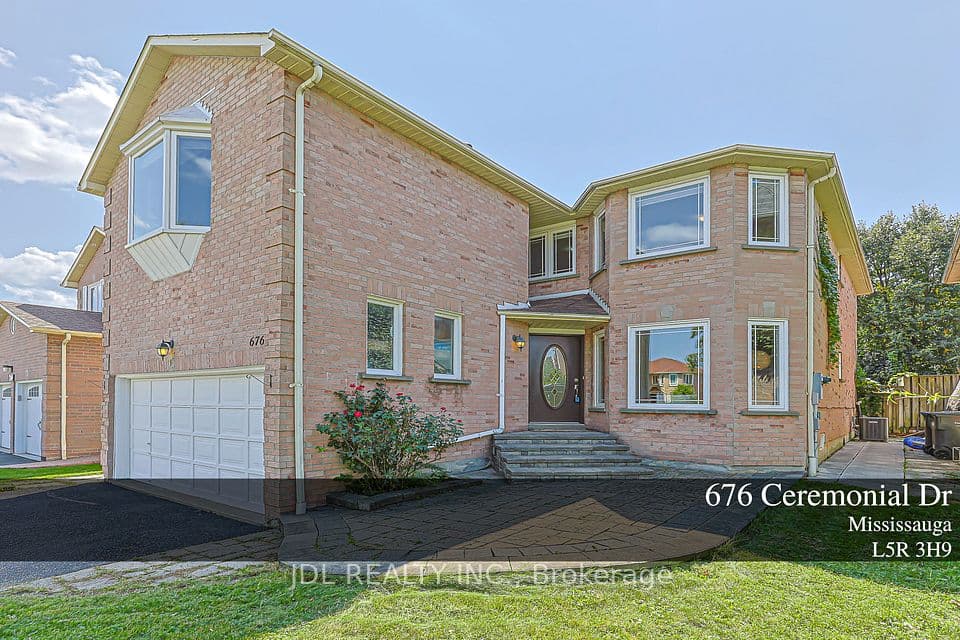 676 Ceremonial Drive, Mississauga, ON L5R 3H9 – main photo