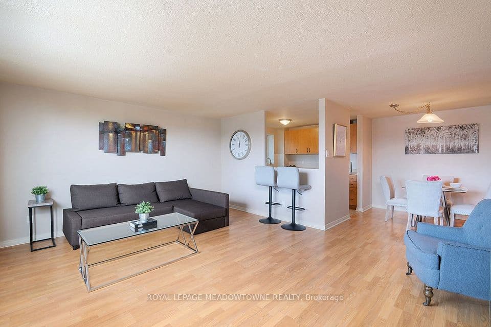 6720 Glen Erin Drive 206, Mississauga, ON L5N 3K8 – main photo