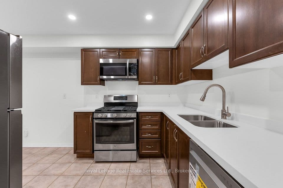 7360 Zinnia Place 268, Mississauga, ON L5W 2A2 – photo 3
