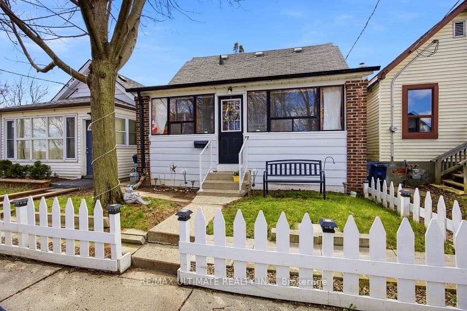 82 Beechwood Avenue, Toronto, ON M6N 4T3 – photo 2