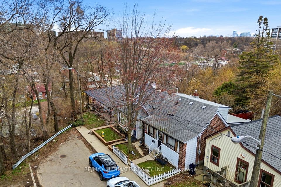 82 Beechwood Avenue, Toronto, ON M6N 4T3 – photo 3