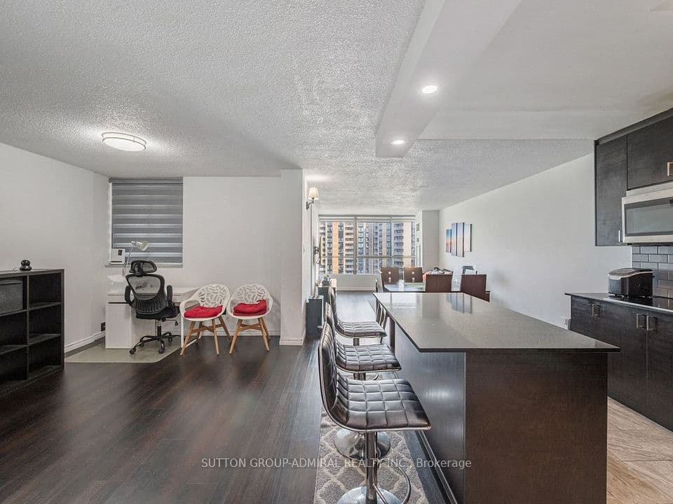 10 Martha Eaton Way 1811, Toronto, ON M6M 5B3 – photo 3