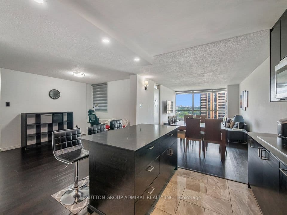 10 Martha Eaton Way 1811, Toronto, ON M6M 5B3 – main photo