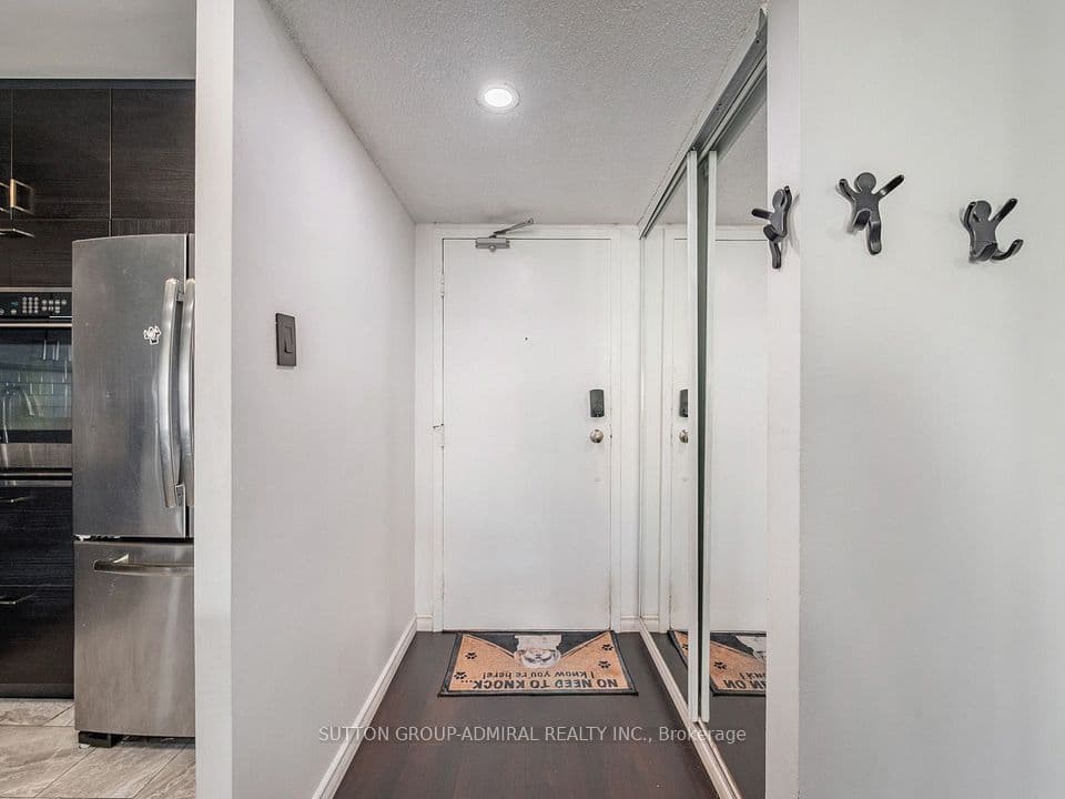10 Martha Eaton Way 1811, Toronto, ON M6M 5B3 – photo 2