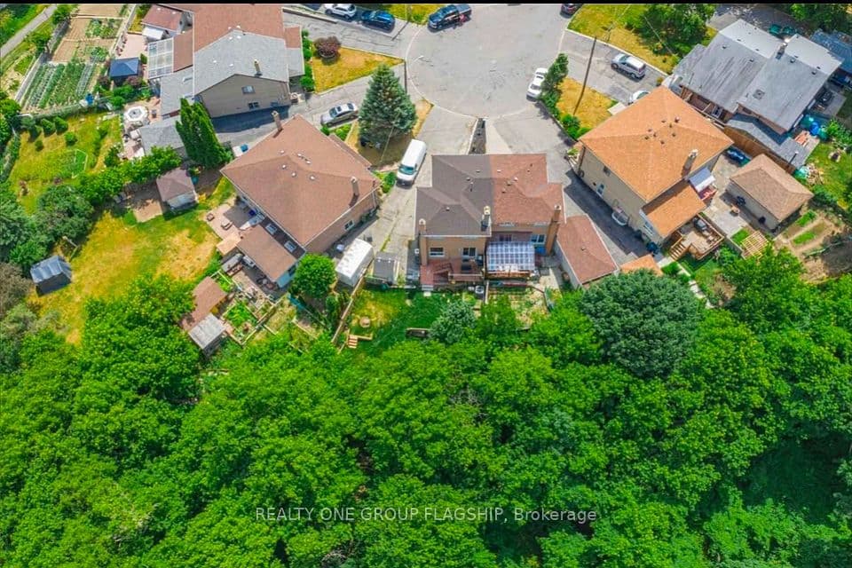 12 Azalea Court, Toronto, ON M9M 1V1 – photo 3