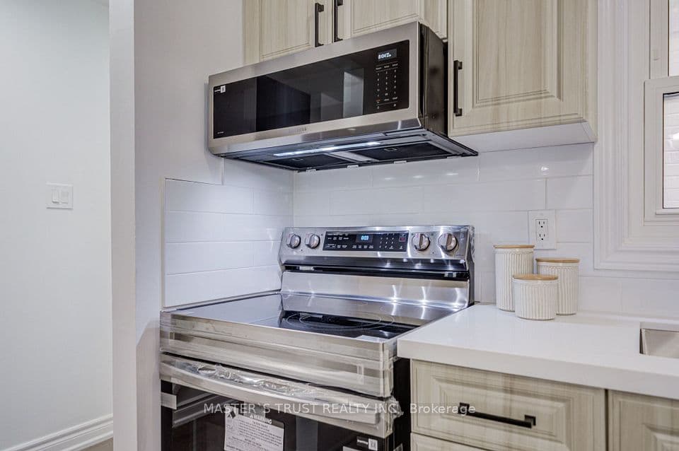 4 Gatsby Square, Brampton, ON L6S 2H4 – photo 2