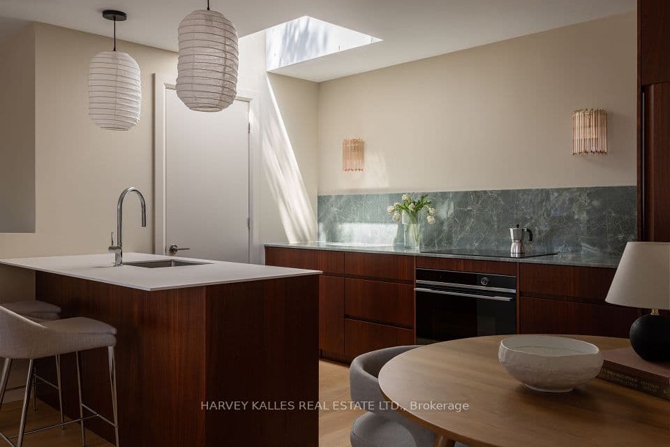 157 Hallam Street D, Toronto, ON M6H 1X3 – main photo