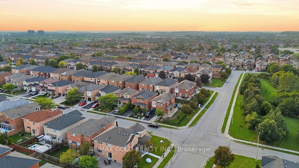 30 Schooner Drive, Brampton, ON L7A 3H3 – photo 3