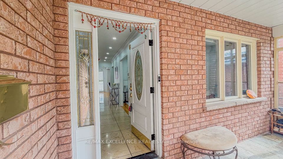 303 Hickory Circle, Oakville, ON L6H 4V3 – photo 3