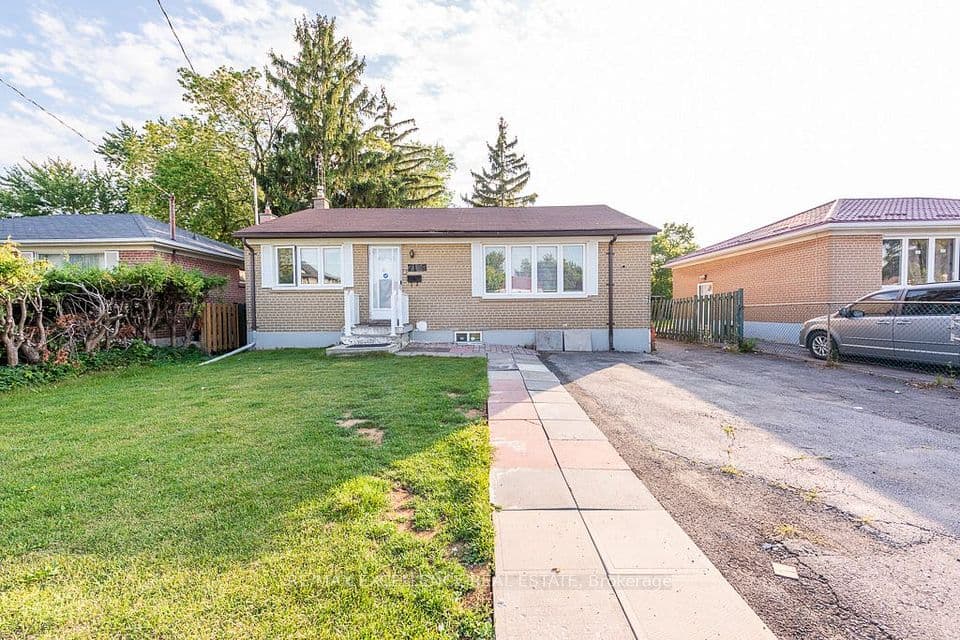 7150 Minotola Avenue, Mississauga, ON L4T 2T1 – main photo