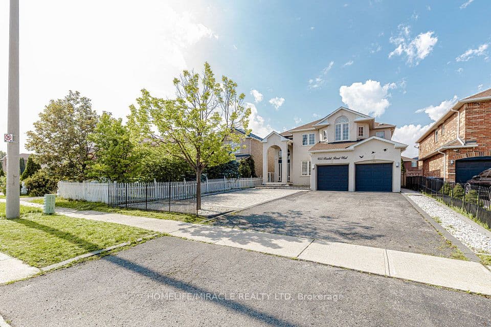 955 Bristol Road W, Mississauga, ON L5V 2N9 – photo 2