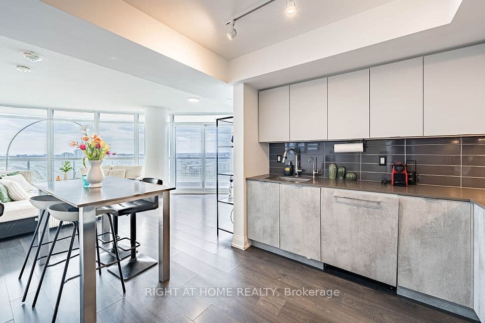 30 gibbs Road 1309, Toronto, ON M9B 0E4 – main photo